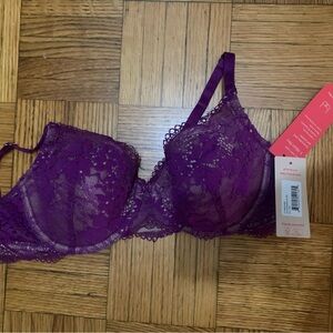 New with tag, signature t shirts lace bra,